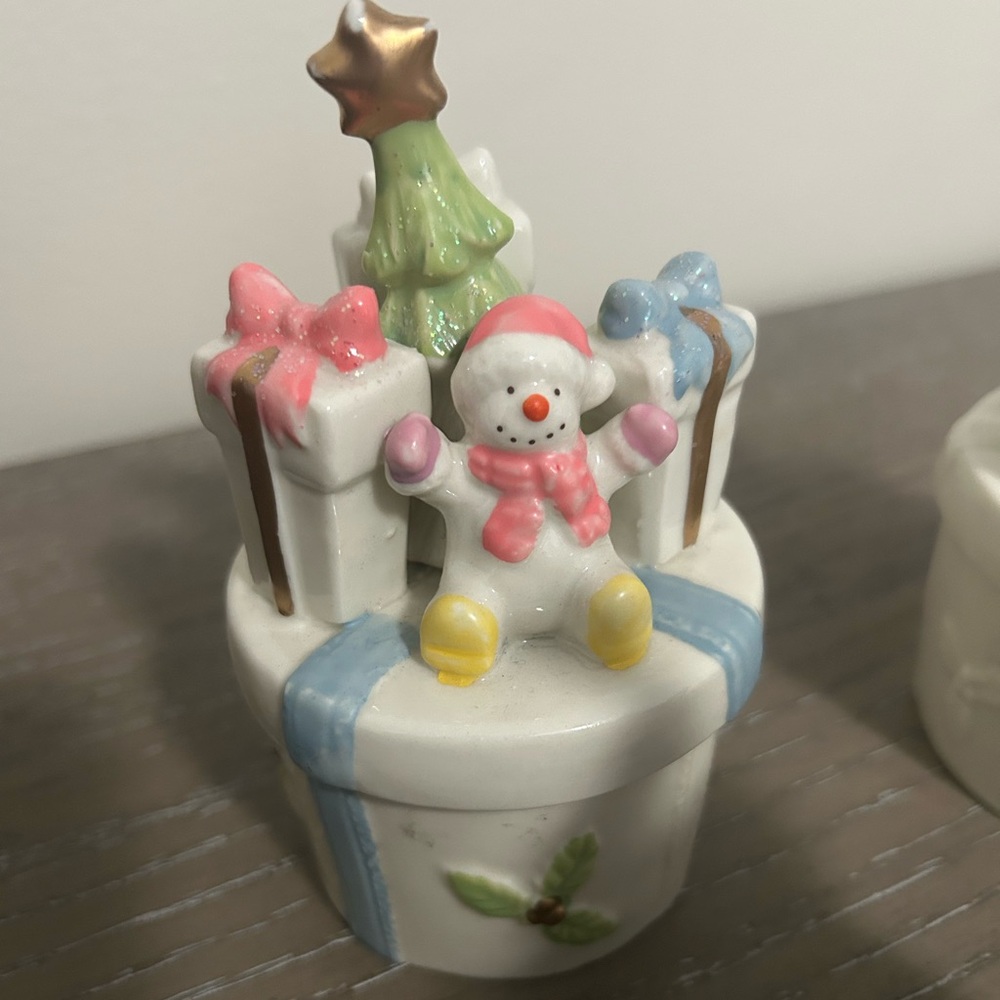 Vintage Porcelain Winter Bear and Snowman Figurines Storage containers - Picture 3 of 7